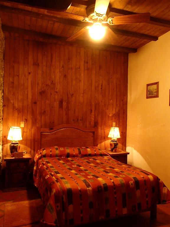 Hotel La Casa De Piedra Куэцалан-дель-Прогресо Экстерьер фото